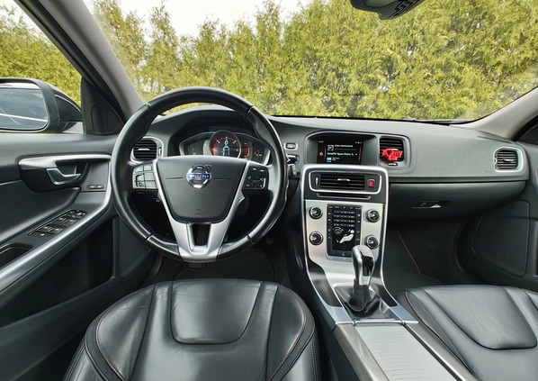 Volvo V60 cena 53500 przebieg: 202000, rok produkcji 2016 z Wolin małe 352